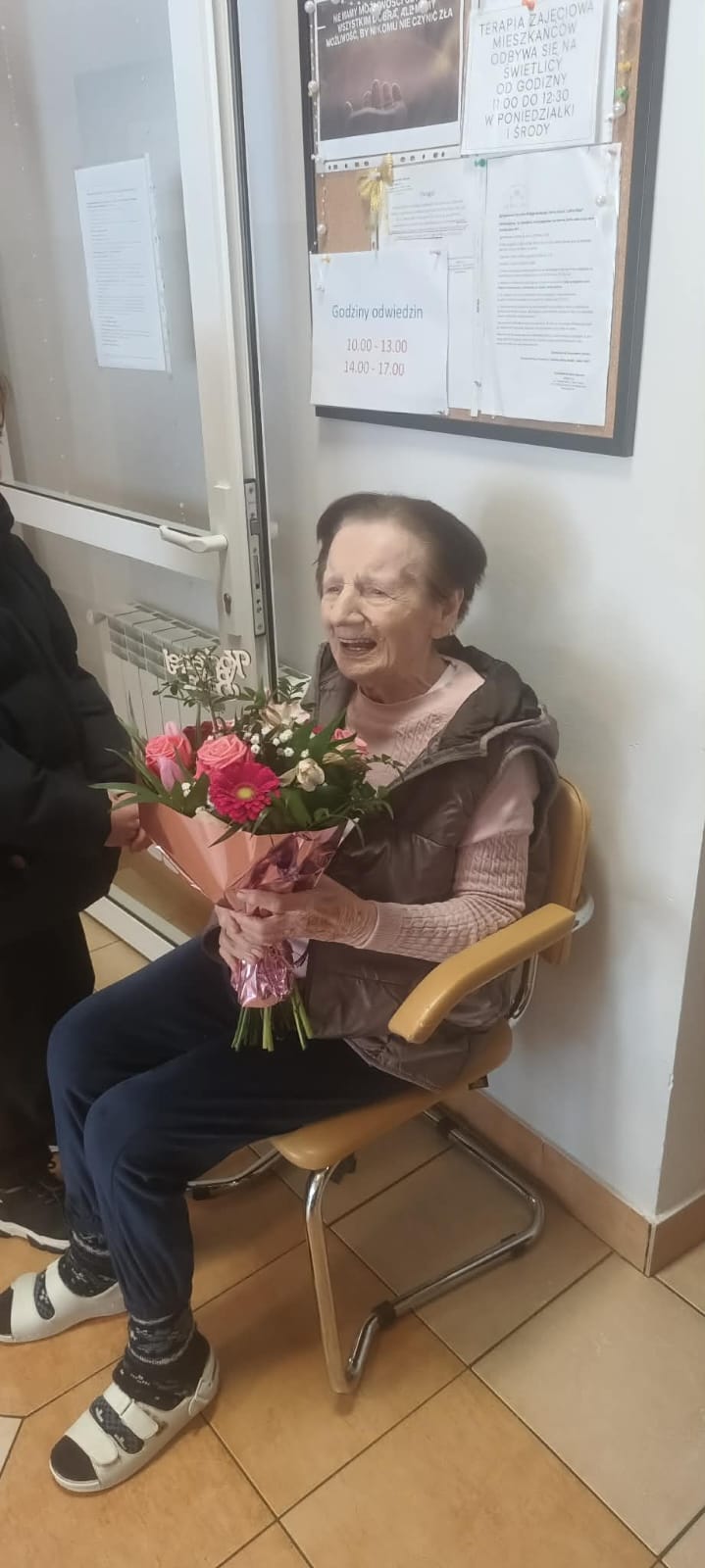 Dzień Babci w Domu Opieki Seniora Leśna Oaza – radość spotkań międzypokoleniowych