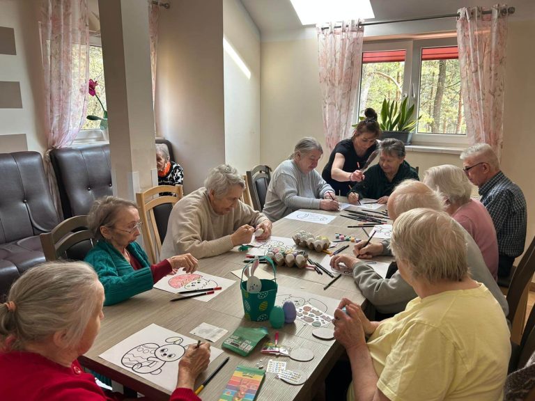 Wielkanocne warsztaty terapeutyczne w Domu Opieki Seniora Leśnej Oazie